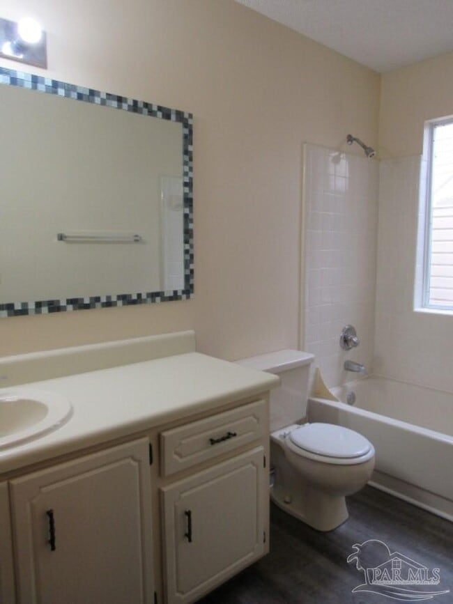 Photo - 2025 Cambridge Cir