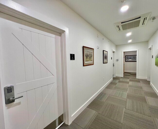 48 Della St