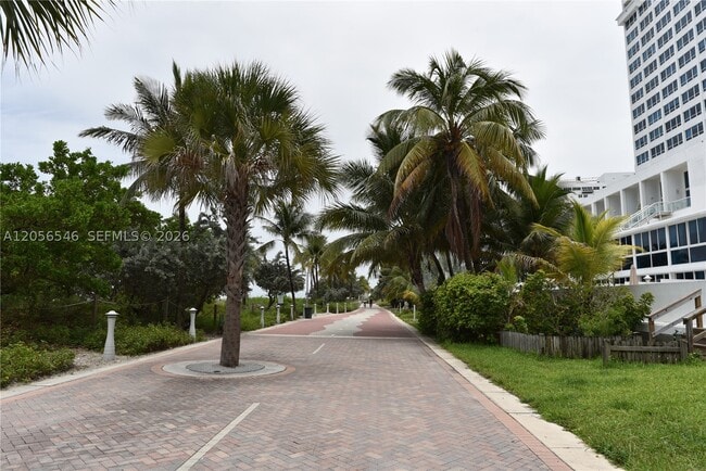 Building Photo - 5555 Collins Ave Unit 8K
