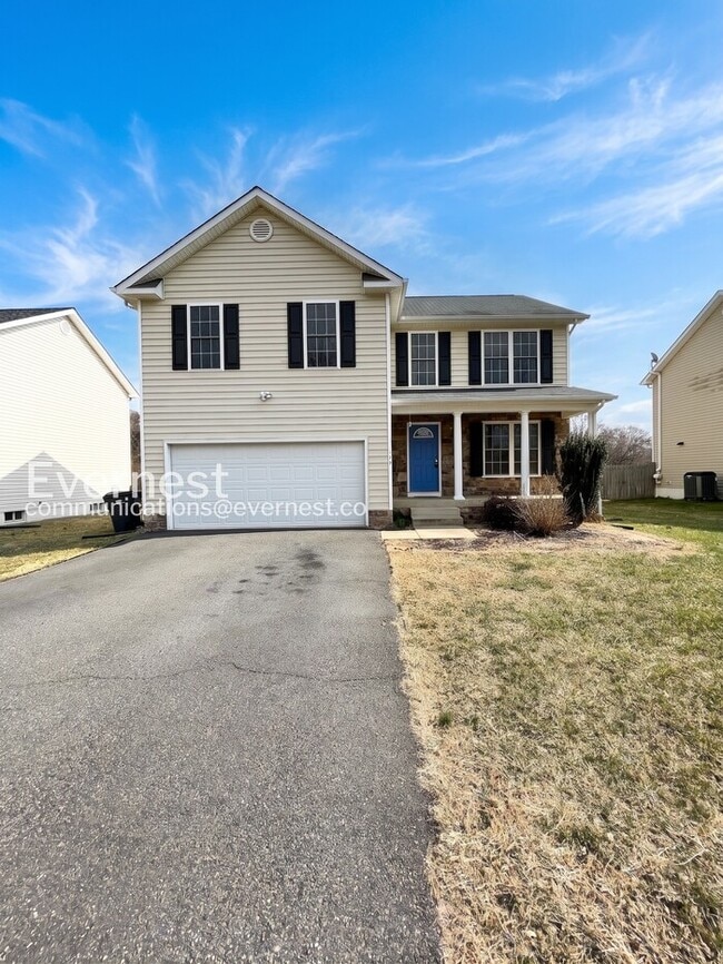 Building Photo - 4 Bed/3.5 Bath Home with Garage / Pet-Friendly / Available Soon!