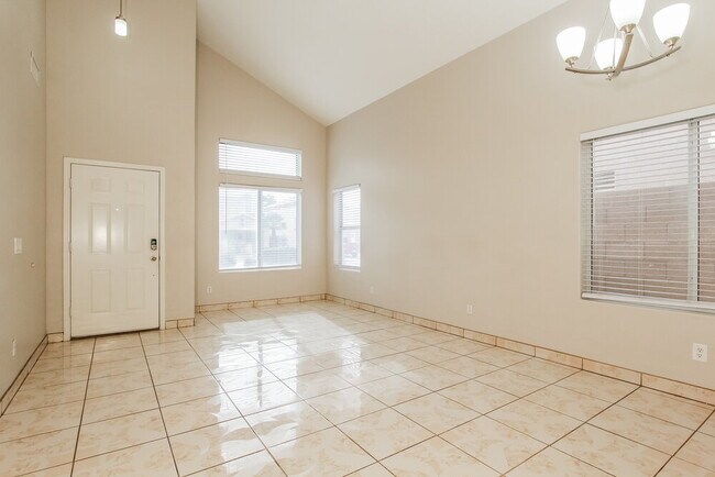 Photo - 6632 W Watkins St