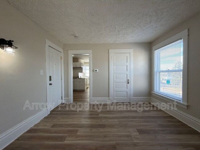 Photo - 2832 Dudley St