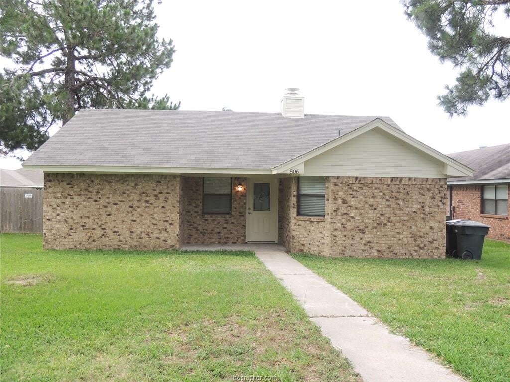 Photo - 806 Camellia Ct