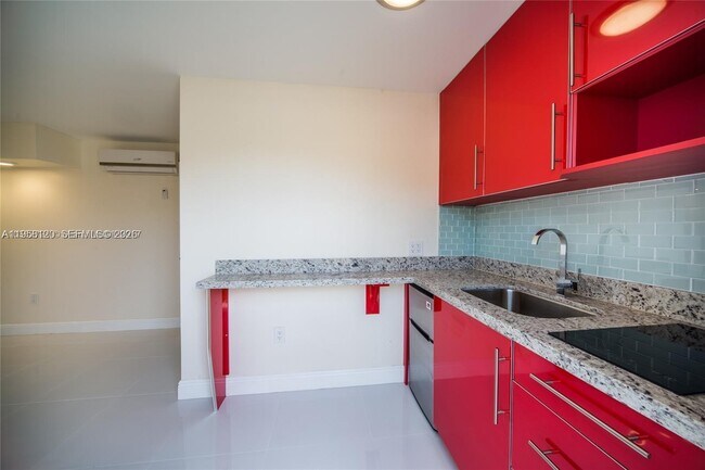 Photo - 1748 NE 180th St Unidad 0