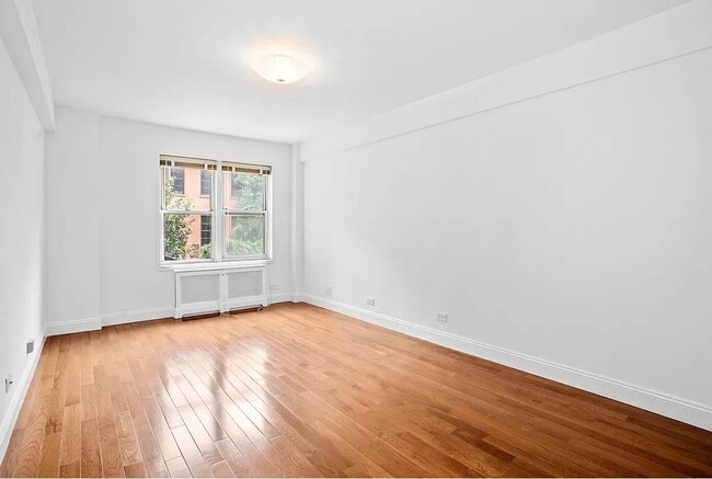 Photo - 135 Willow St