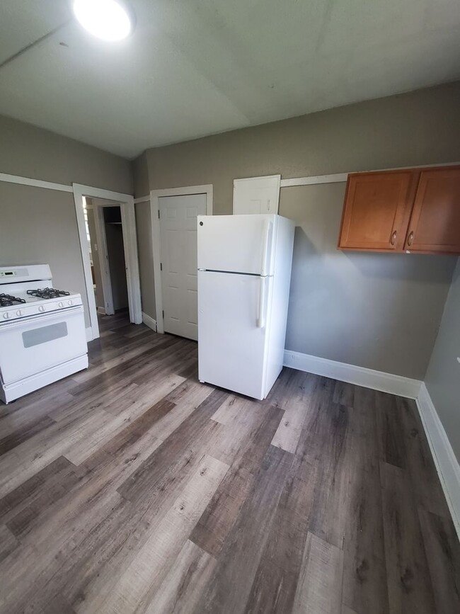 2338-2340 N 15th St. (4 Unit) - 2338-2340 N 15th St. (4 Apartment Unit) Unit 2340 Upper Front
