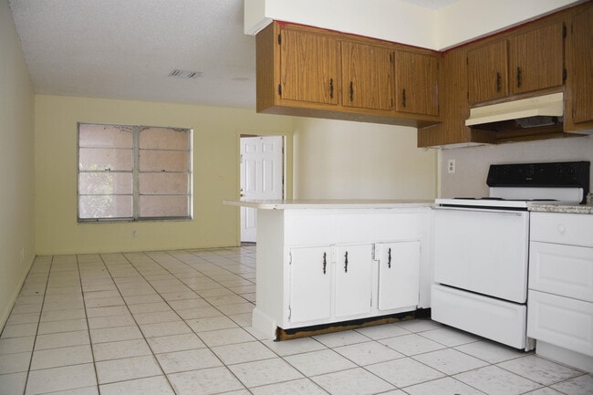 Building Photo - 1718 Juno Rd Unit 2