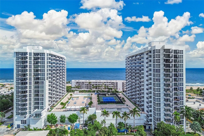 Building Photo - 525 N Ocean Blvd Unit 1916