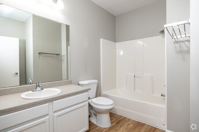 2BR, 1BA - 1,140SF - Bathroom