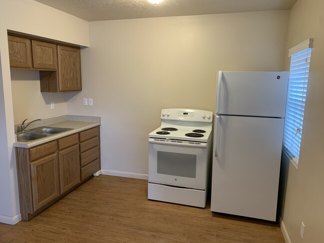 One-Bedroom Apartment in Tooele! - One-Bedroom Apartment in Tooele! Unit 11