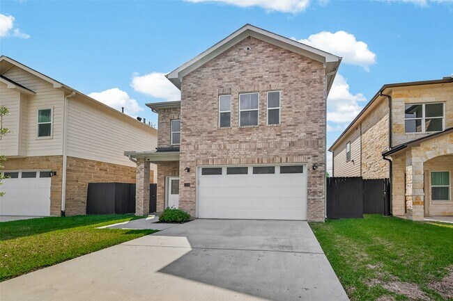 Photo - 2209 Silverbonnet St