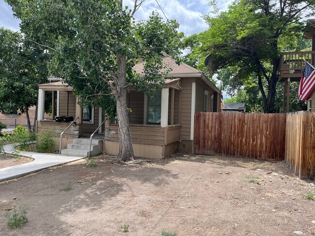 Photo - 631 Sinclair St House