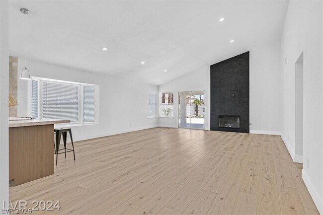 Photo - 8 Barton Spring Cir