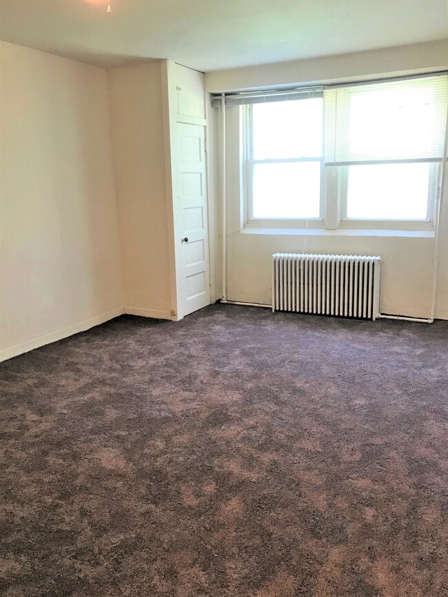 Building Photo - 6418 University Ave