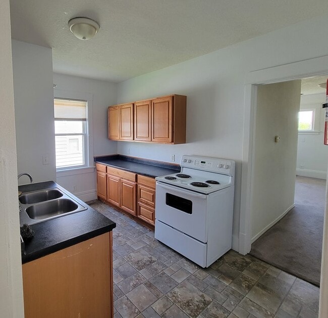 Photo - 502 N Dakota St