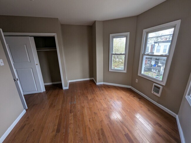 Photo - 5838 Windsor Ave Unidad 2nd Floor