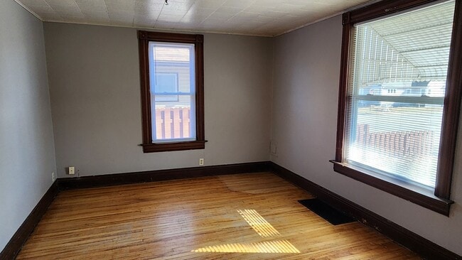 Photo - swingmiss Unit 1727