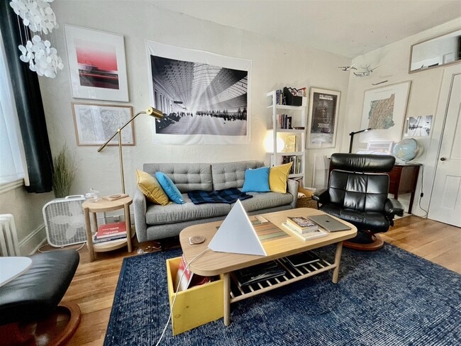 Building Photo - 18 Gray St Unit 2