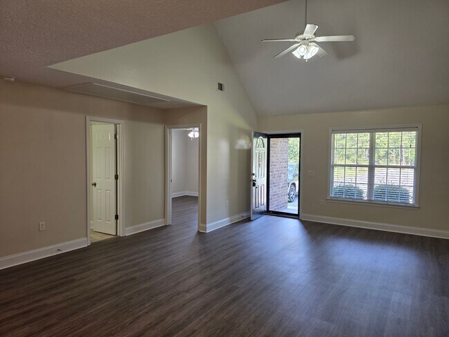Photo - 130 Lakeview Commons Dr