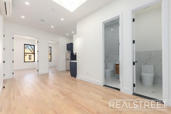 Building Photo - Brand New 3 Bed, 2 Bath with In-Unit Laund... Rental
