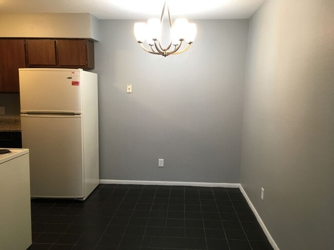 Cobblestone Circle Apartments