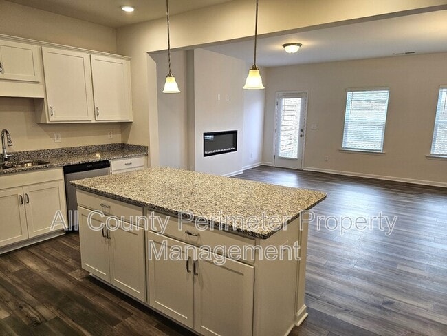 Photo - 256 Dupont Dr