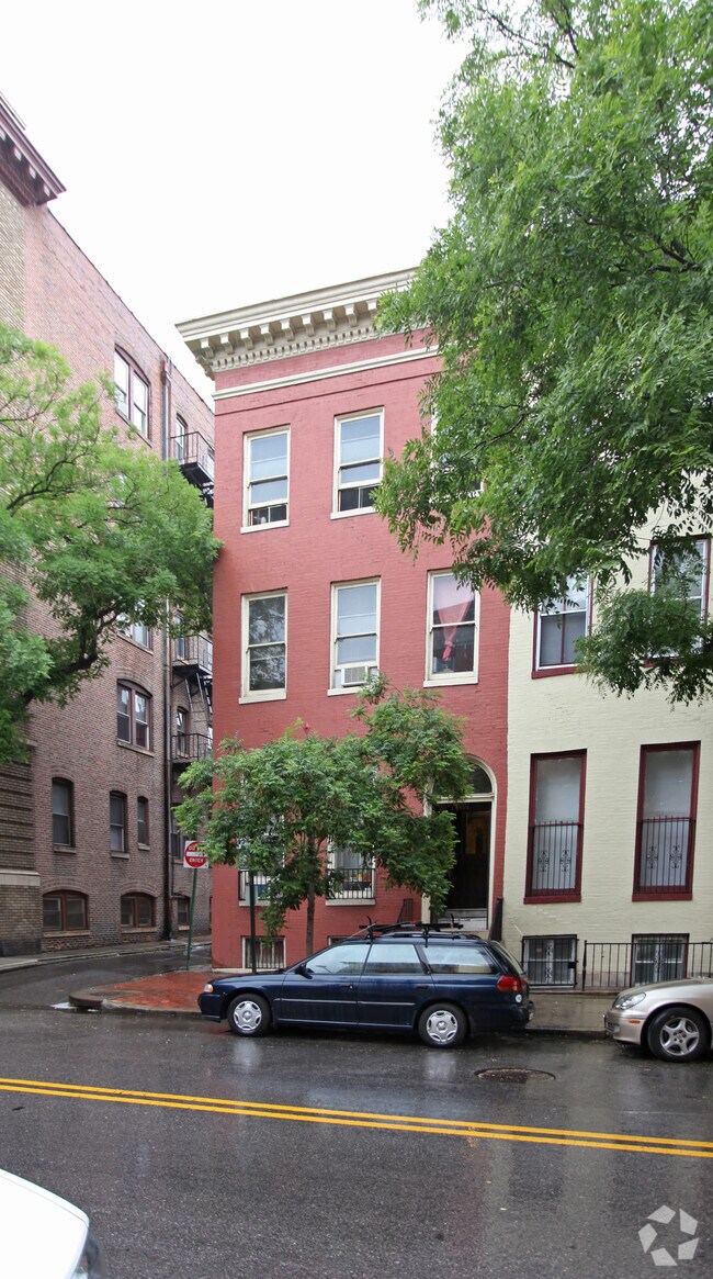 10 E Read St