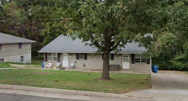 Building Photo - 450 Hutton Ln