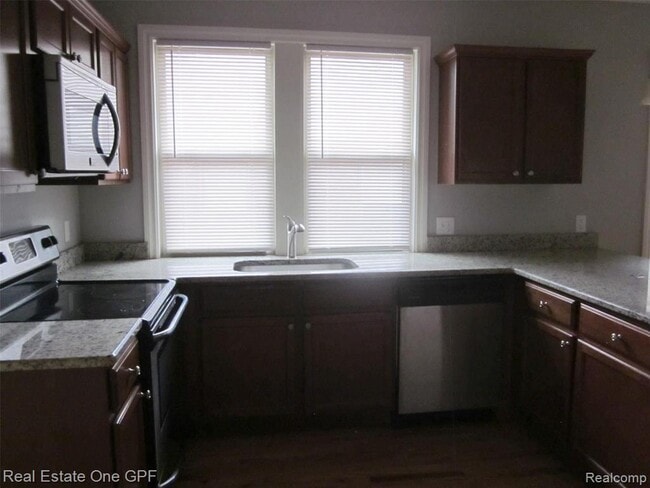 Photo - 1016 Beaconsfield Ave