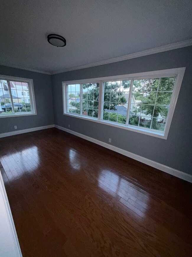 Photo - 1611 Bayview Ave