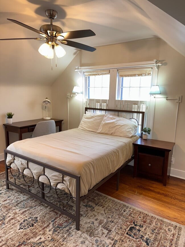 Photo - 612 W Washington St