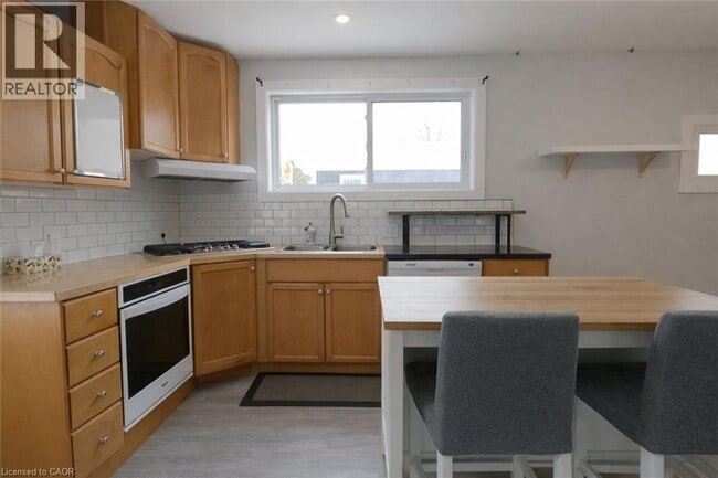 Photo - 229 Guelph Ave