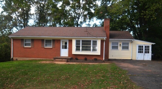 Building Photo - 3 BR Home in Madison Heights Available Imm...