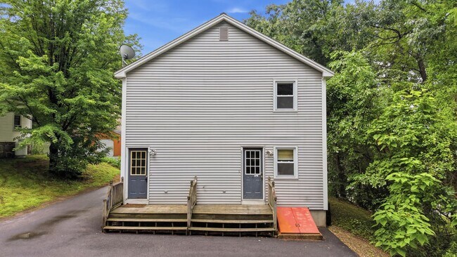 Photo - 33 Elwood Ave Unidad B