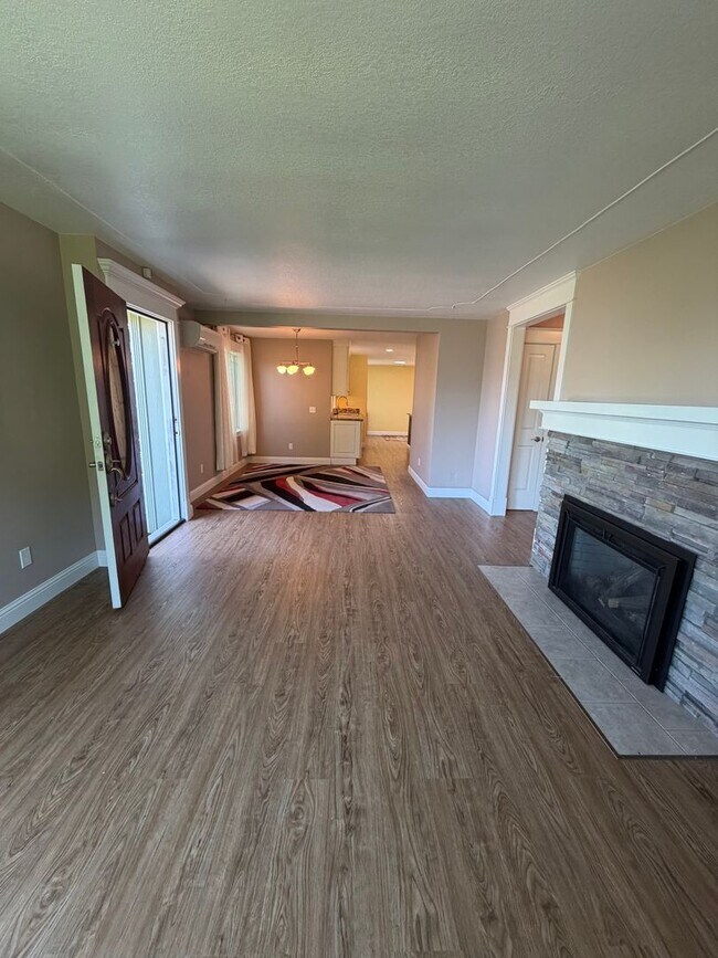 3521 Harrison Dr