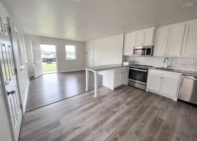 221 NE 26th, Apt B