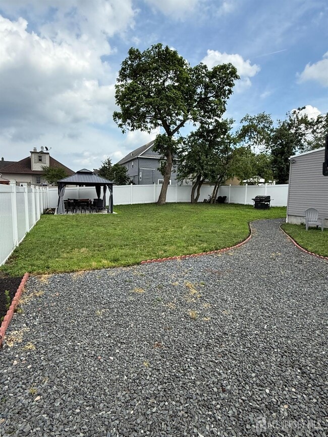 Photo - 296 Oak St