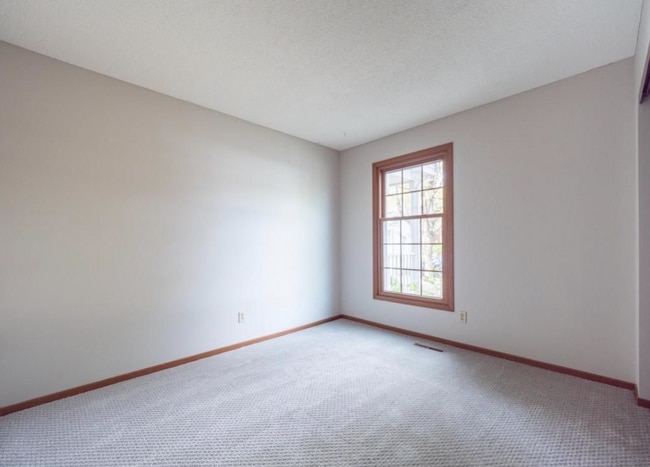 2nd bedroom - 10918 Quebec Ave S