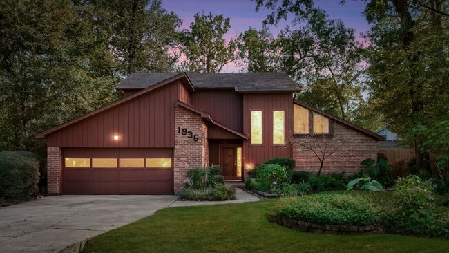 Building Photo - 1936 Foxtail Pl