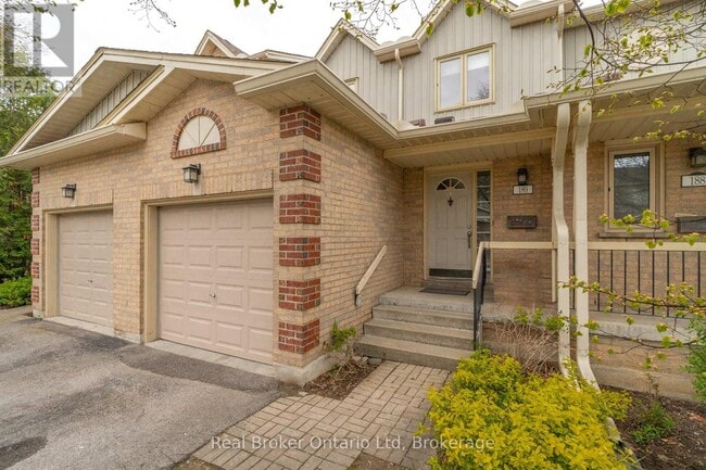 Photo - 302 College Ave W