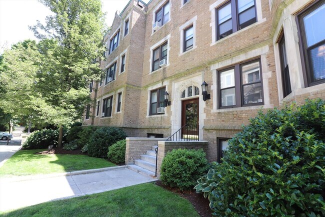 Building Photo - 126 Babcock St Unit 28