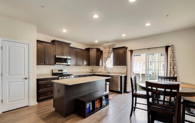 Photo - 8355 Daydream Cres