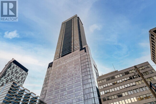 Photo - 488 University Ave Unité 3302