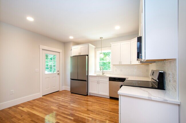 Photo - 215 Gardner St