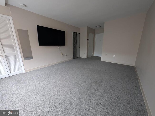 Photo - 1111 Arlington Blvd Unit 429