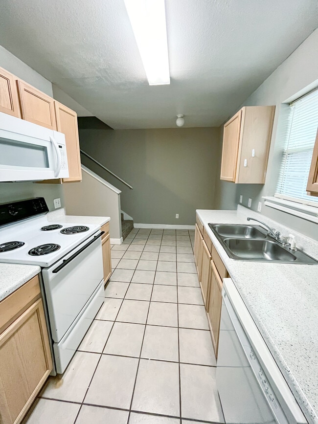 Royal Manor Townhouse Apartments