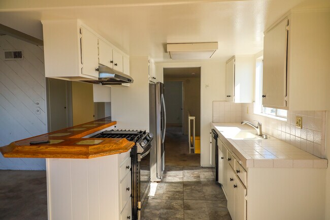 Photo - 3513 Alma Ave