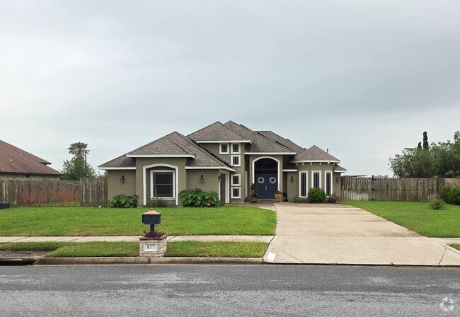 Building Photo - 177 Village E Dr Rental