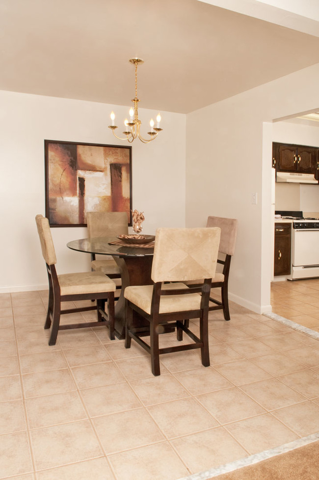 Dining Area - Chadwick Village Apartments