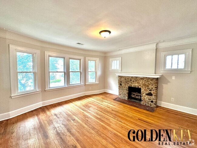 Building Photo - 14650 Rutherford St Unit 14650 Rutherford St Upper Rental